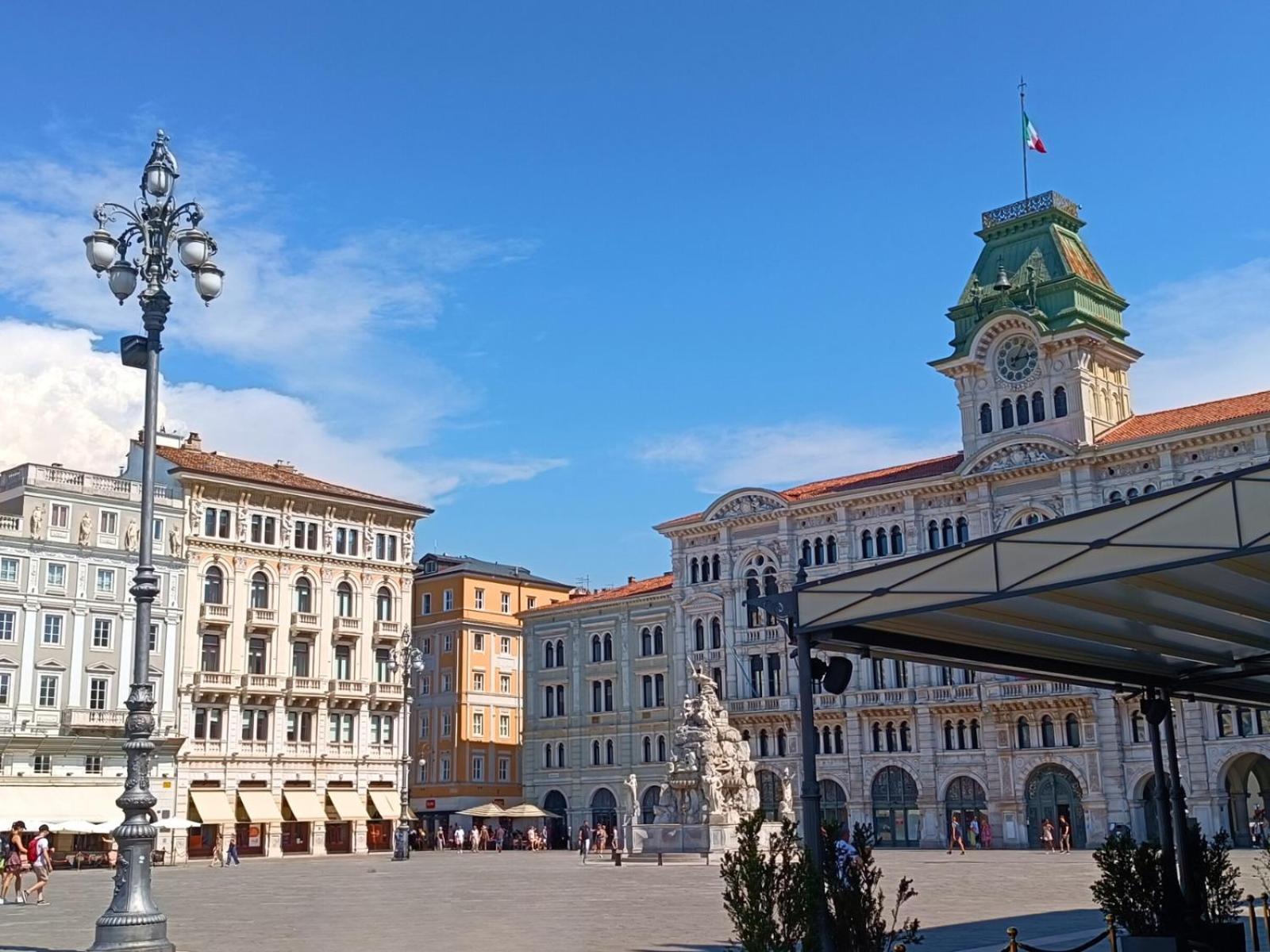 - Vista Piazza Unita Apartment